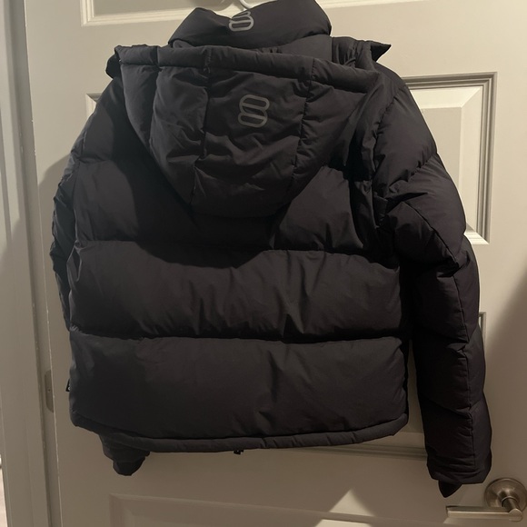 Aritzia the super puff shorty XS black - Picture 2 of 5